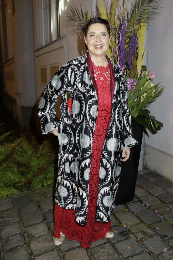 Isabella Rossellini au vernissage de l'exposition "Ist das Mode oder kann das weg!?" à la Villa Stuck à Munich, le 8 octobre 2019.