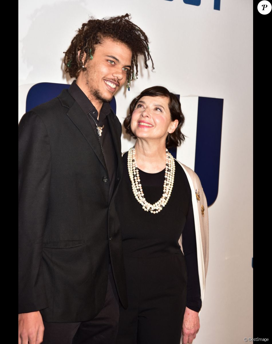 Isabella Rossellini et son fils adoptif Roberto Rossellini - Première du film "Joy" à New York le 13 décembre 2015.
