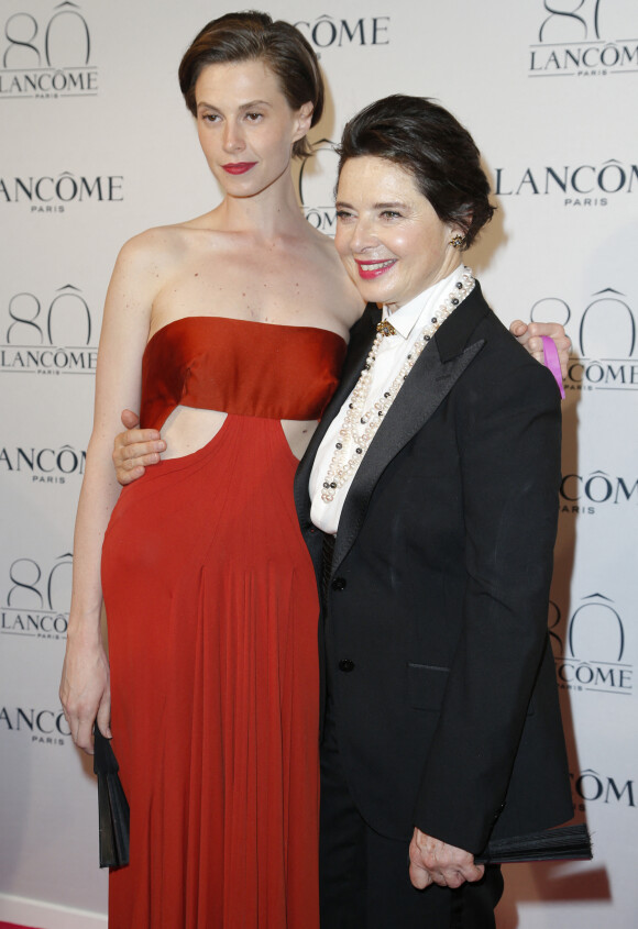 Elettra Rossellini et sa mère Isabella Rossellini - Soirée des 80 ans de Lancôme au Casino de Paris lors de la fashion week Haute Couture Automne-Hiver 2015/2016 à Paris, le 7 juillet 2015.