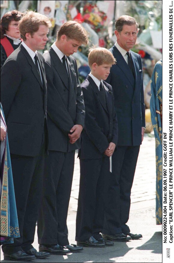 William, Harry, Philip, Earl Spencer et Charles lors des obsèques de Lady Diana le 6 septembre 1997.