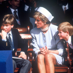 Archives - Le prince Charles, la princesse Lady Diana et leurs enfants Harry et William en 1995