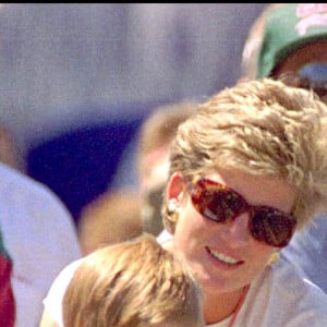 Le prince Harry et Lady Diana au British Grand Prix de Silverstone. 