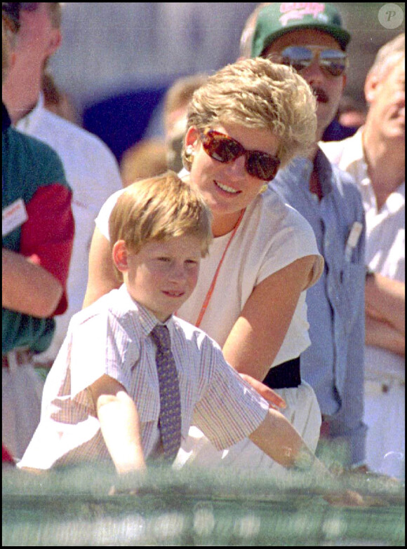 Le prince Harry et Lady Diana au British Grand Prix de Silverstone. 