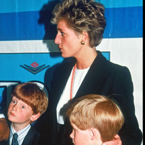 Archives - Lady Diana et son fils Harry lors des F1 de Silverstone en 1994. 