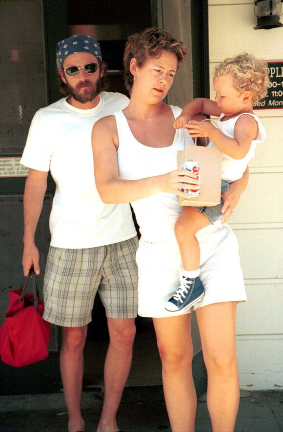 Luke Perry se ballade en famille avec sa femme Minnie et son fils Jack. Los Angeles.