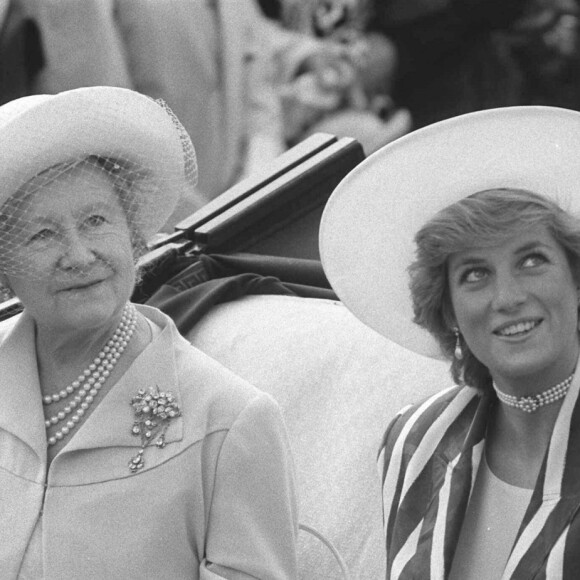 LADY DIANA, PRINCESSE DE GALLES ET LA REINE MERE AU ROYAL ASCOT 18/06/1987