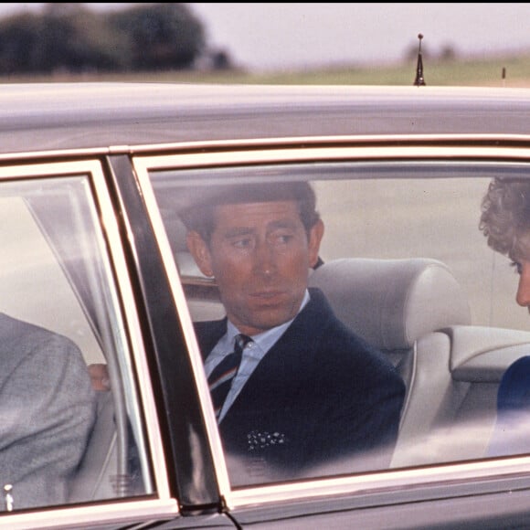 LE PRINCE CHARLES D'ANGLETERRE ET LA PRINCESSE LADY DIANA EN VOITURE, 1992