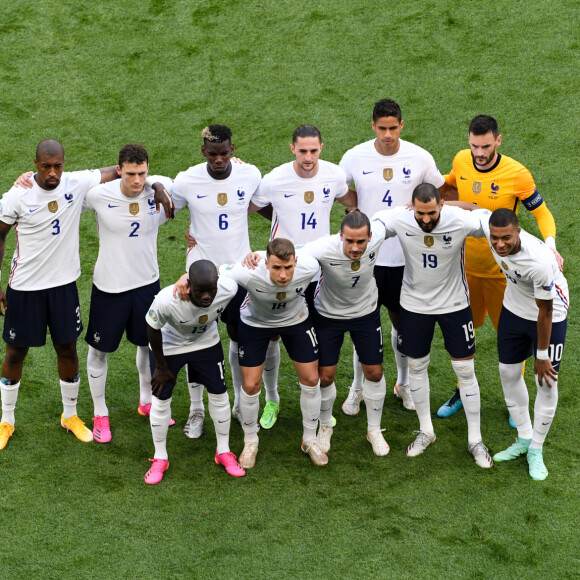 Presnel Kimpembé, Benjamin Pavard, Paul Pogba, Adrien Rabiot, Raphaël Varane, Hugo Lloris, Ngolo Kanté, Lucas Digne, Antoine Griezmann, Karim Benzema et Kylian Mbappé lors du match de l'UEFA Euro 2020 opposant la Hongrie à la France au stade Puskas Arena à Budapest, Hongrie, le 19 juin 2021. © Anthony Bibard/FEP/Panoramic/Bestimage