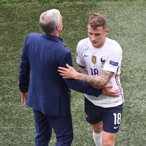 Lucas Digne et Didier Deschamps lors du match de l'UEFA Euro 2020 opposant la Hongrie à la France au stade Puskas Arena à Budapest, Hongrie, le 19 juin 2021. © Anthony Bibard/FEP/Panoramic/Bestimage