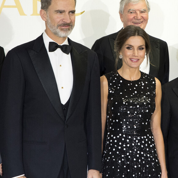 Le roi Felipe VI et la reine Letizia d'Espagne lors de la cérémonie de remise de prix du journalisme "Mariano de Cavia", "Luca de Tena" et "Mingote" à Madrid. Le 17 décembre 2018