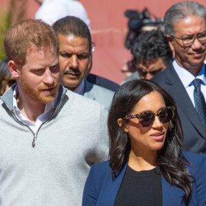 Le prince Harry, duc de Sussex, et Meghan Markle, duchesse de Sussex, enceinte lors de l'investiture (médaille de l'Ordre de l'Empire britannique) de Michael McHugo, fondateur de "Education pour tous" dans le cadre de leur voyage officiel au Maroc, le 24 février 2019. 