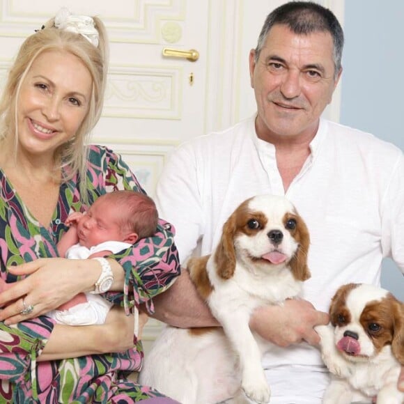 Jean-Marie Bigard, sa femme Claudia et l'adorable Sasha, à la maison (2 juillet 2009)