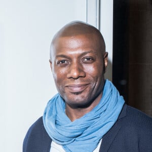 Harry Roselmack au vernissage de l'exposition "Femmes je vous aime" à l'Hôtel Plaza Athénée à Paris, le 25 février 2019. 