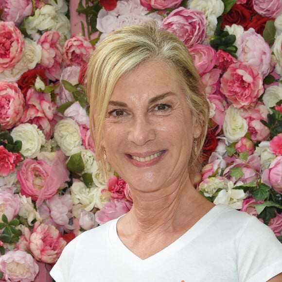 Michèle Laroque dans le jardin d'hiver de l'hôpital Robert Debré à Paris le 6 juin 2018. © Coadic Guirec / Bestimage 