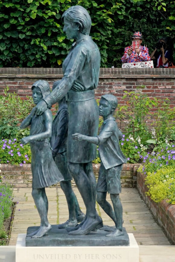 Illustrations de la statue de la princesse Diana (Lady Di) au palais de Kensington à Londres le 2 juillet 2021.