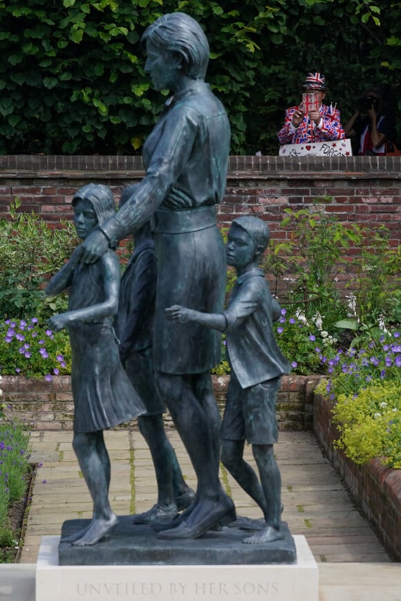 Illustrations de la statue de la princesse Diana (Lady Di) au palais de Kensington à Londres le 2 juillet 2021.