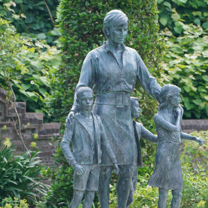 Illustrations de la statue de la princesse Diana (Lady Di) au palais de Kensington à Londres le 2 juillet 2021.