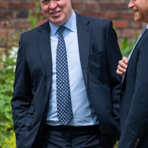 Le prince William, duc de Cambridge, et son frère Le prince Harry, duc de Sussex, se retrouvent à l'inauguration de la statue de leur mère, la princesse Diana dans les jardins de Kensington Palace à Londres, Royaume Uni, le 1er juillet 2021. Ce jour-là, la princesse Diana aurait fêté son 60 ème anniversaire.