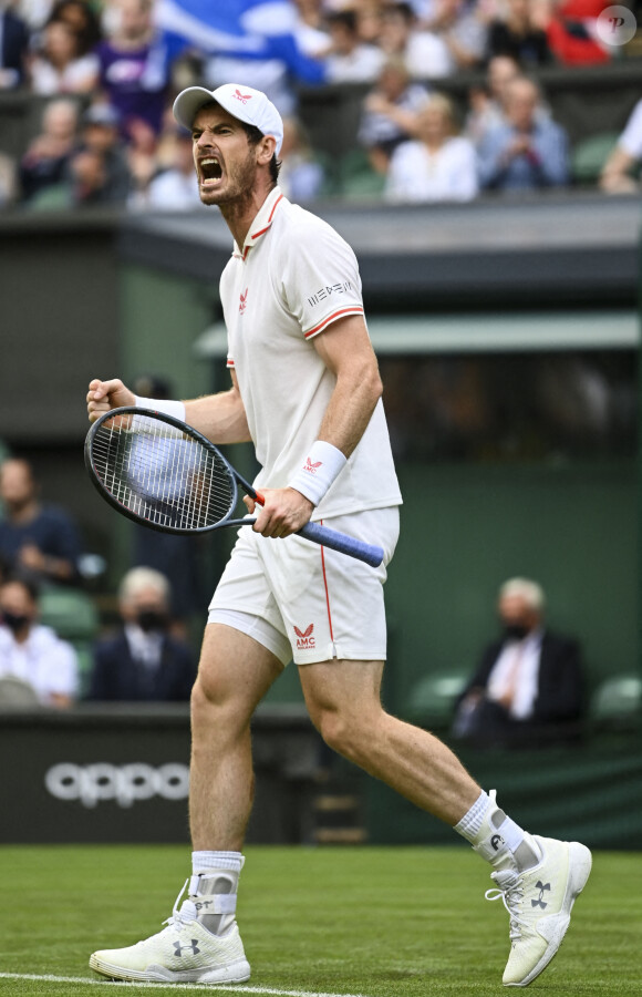 Andy Murray remporte son match contre le Géorgien Nikoloz Basilashvii à Wimbledon, le 28 juin 2021.