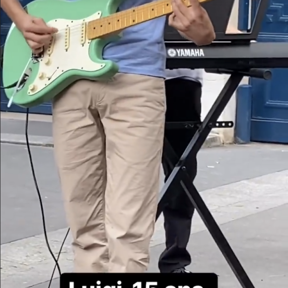 Julia Vignali fière de son fils Luigi, un petit génie de la guitare - Instagram