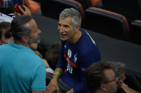 Nagui lors du match de football de l'Euro France-Suisse au stade Arena Nationala à Bucarest. © Federico Pestellini / Panoramic / Bestimage