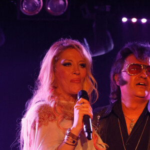 Exclusif - Loana (Loana Petrucciani), Eric Prayer (sosie d'Elvis Presley) - Concert de Eryl Prayer (sosie d'Elvis Presley) lors de la tournée "Elvis Tour intimiste" avec la participation de Loana au bateau théâtre "Le Nez Rouge" à Paris, le 26 juin 2021. © Christophe Clovis / Bestimage