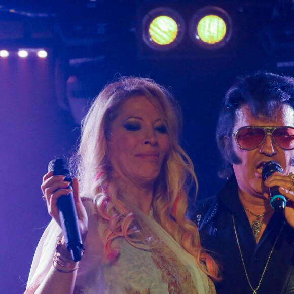 Exclusif - Loana (Loana Petrucciani), Eric Prayer (sosie d'Elvis Presley) - Concert de Eryl Prayer (sosie d'Elvis Presley) lors de la tournée "Elvis Tour intimiste" avec la participation de Loana au bateau théâtre "Le Nez Rouge" à Paris, le 26 juin 2021. © Christophe Clovis / Bestimage