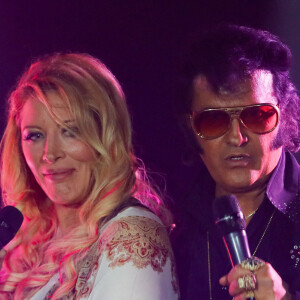Exclusif - Loana (Loana Petrucciani), Eric Prayer (sosie d'Elvis Presley) - Concert de Eryl Prayer (sosie d'Elvis Presley) lors de la tournée "Elvis Tour intimiste" avec la participation de Loana au bateau théâtre "Le Nez Rouge" à Paris, le 26 juin 2021. © Christophe Clovis / Bestimage