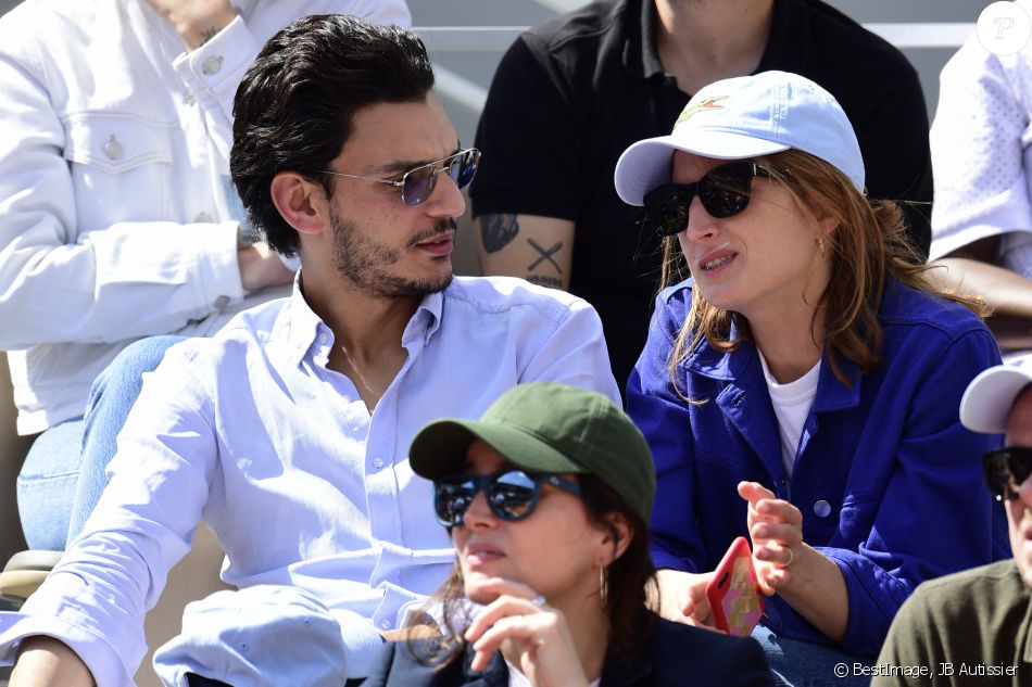 Amir El Kacem et Julia Piaton - Célébrités dans les tribunes des internationaux de France de tennis de Roland Garros à Paris, France, le6 juin 2019. © JB Autissier / Panoramic / /Bestimage