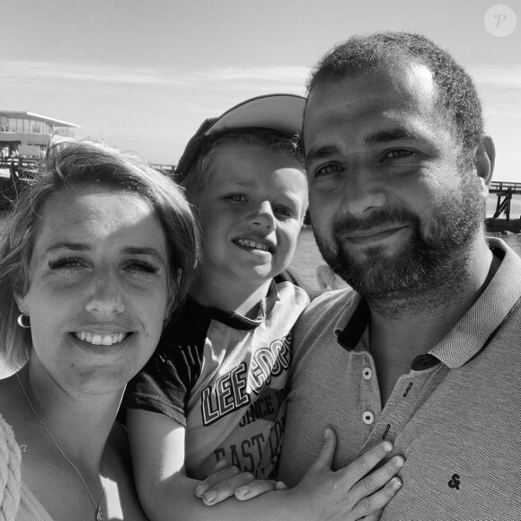 Claire de "L'amour est dans le pré" avec son mari Sébastien et leur fils Mathéo, le 30 mai 2021