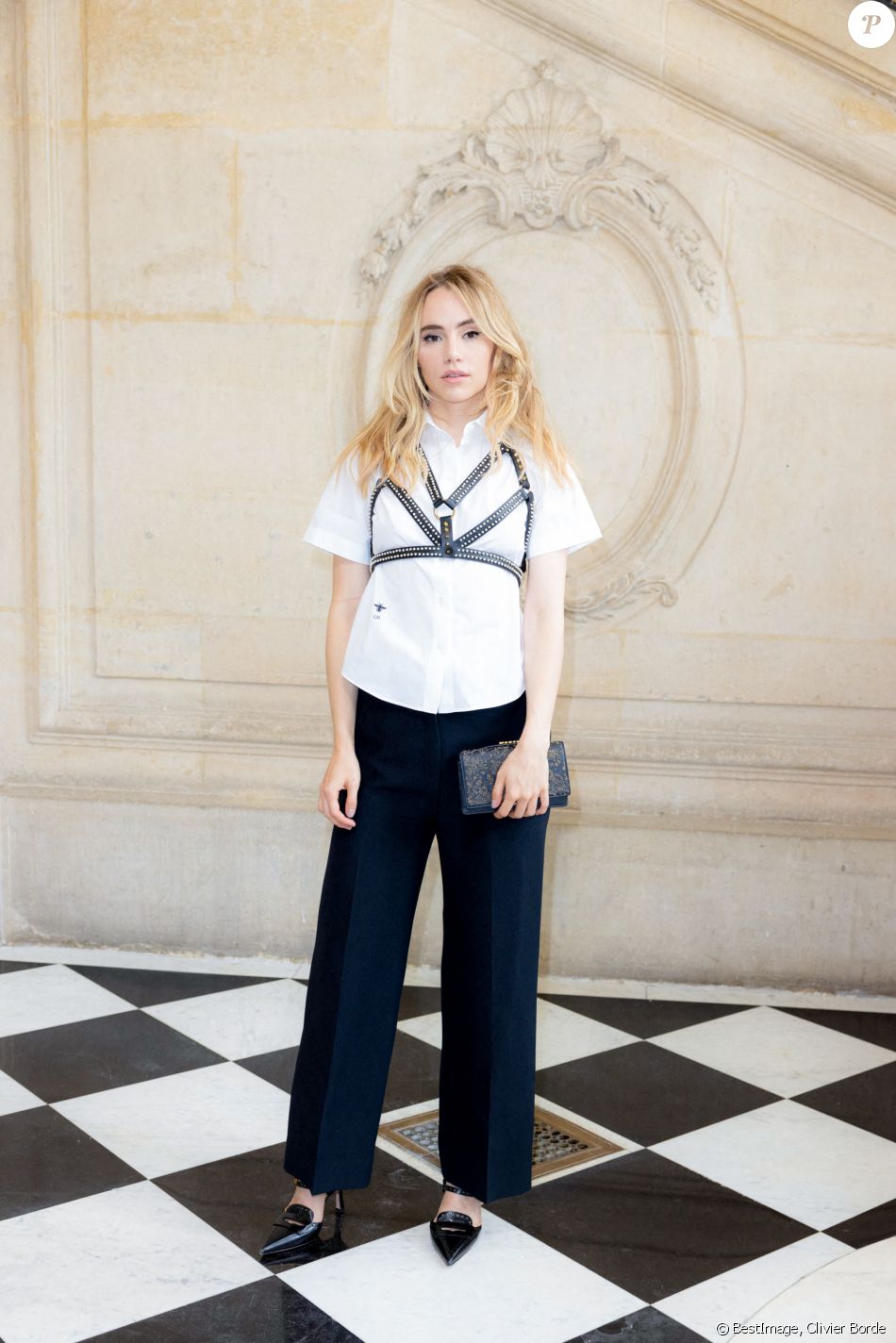 Suki Waterhouse arrive au Musée Rodin pour assister au défilé de mode