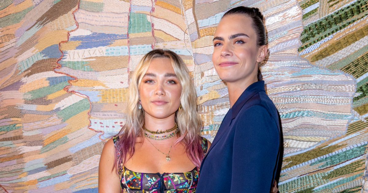 Florence Pugh et Cara Delevingne assistent au défilé de mode Haute-Couture 2021/2022 Christian ...