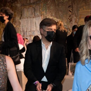 Mathilde Warnier et Nicole Garcia assistent au défilé de mode Haute-Couture 2021/2022 Christian Dior au musée Rodin. Paris, le 5 juillet 2021.