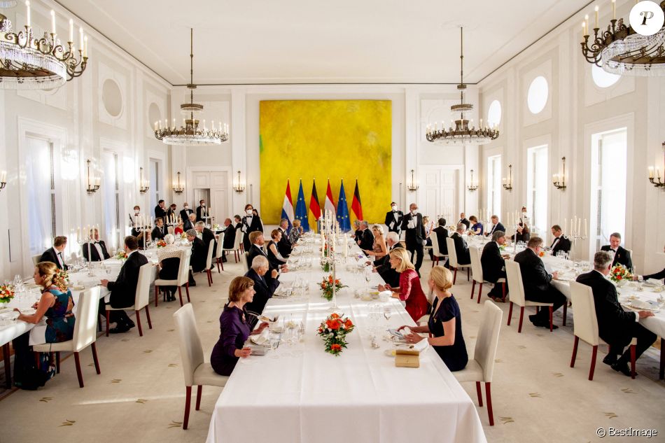 Le roi Willem-Alexander et la reine Maxima des Pays-Bas lors du dîner d'Etat organisé en leur honneur au Château de Bellevue, dans le cadre de leur visite officielle de 3 jours en Allemagne. Berlin, le 5 juillet 2021.