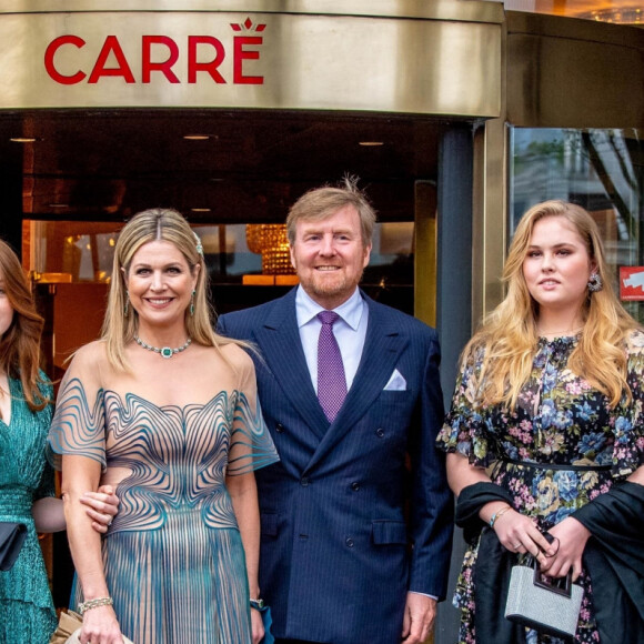 La reine Maxima et le roi Willem-Alexander des Pays-Bas, la princesse Amalia, la princesse Ariane et la princesse Alexia et la princesse Beatrix arrivant au théâtre Carre pour l'émission spéciale "Une vie pleine de musique" à l'occasion du 50 ème anniversaire de la reine qui aura lieu le 17 mai 2021 à Amsterdam. Amsterdam le 12 mai 2021