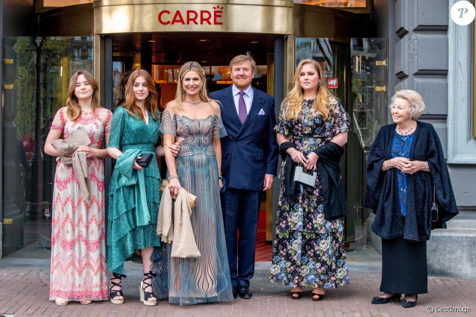 La reine Maxima et le roi Willem-Alexander des Pays-Bas, la princesse Amalia, la princesse Ariane et la princesse Alexia et la princesse Beatrix arrivant au théâtre Carre pour l'émission spéciale "Une vie pleine de musique" à l'occasion du 50 ème anniversaire de la reine qui aura lieu le 17 mai 2021 à Amsterdam. Amsterdam le 12 mai 2021