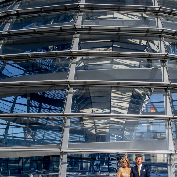 Le roi Willem-Alexander et la reine Maxima des Pays-Bas visitent le Bundestag dans le cadre de leur visite d'état de trois jours en Allemagne, le 6 juillet 2021.