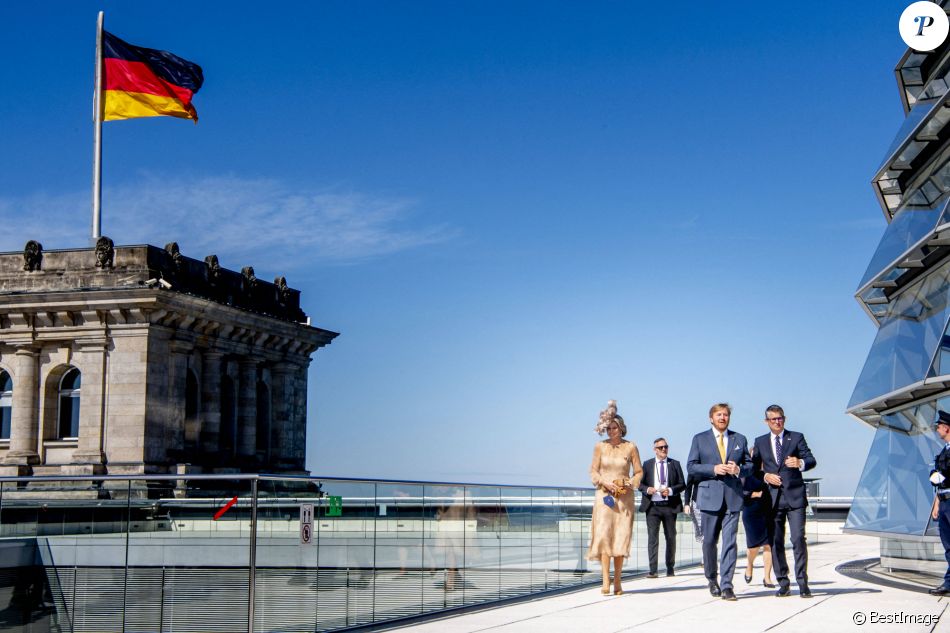 Le roi Willem-Alexander et la reine Maxima des Pays-Bas visitent le Bundestag dans le cadre de leur visite d'état de trois jours en Allemagne, le 6 juillet 2021.