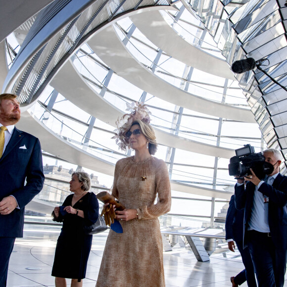 Le roi Willem-Alexander et la reine Maxima des Pays-Bas visitent le Bundestag dans le cadre de leur visite d'état de trois jours en Allemagne, le 6 juillet 2021.