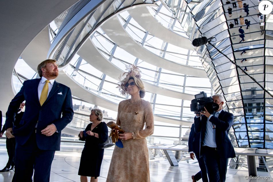 Le roi Willem-Alexander et la reine Maxima des Pays-Bas visitent le Bundestag dans le cadre de leur visite d'état de trois jours en Allemagne, le 6 juillet 2021.