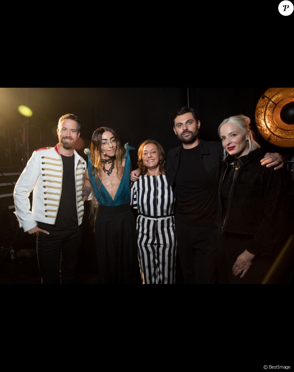 Exclusif - No Web - No Tabloids - Madame Monsieur, Emmanuel Moire, Amina (Mère de Bilal Hassani), Cirque de Paname, Warren et Guila, Bilal Hassani - Backstage de l'enregistrement de l'émission "La Chanson secrète 6" à la Scène musicale à Paris, qui sera diffusée le 12 décembre sur TF1. Le 8 septembre 2020 Après le succès des précédentes éditions, « LA CHANSON SECRETE », présentée par N.ALIAGAS et produite par DMLS TV, revient sur TF1. 8 artistes ne savent rien de ce qui va se passer pour eux ! Ils ont accepté de jouer le jeu, de se laisser totalement surprendre, émouvoir, parfois même déstabiliser car ils vont découvrir en même temps que les téléspectateurs une surprise : une chanson qui leur est chère revisitée et réinterprétée par un artiste. Des mises en scène spectaculaires au service de l’émotion… Et des émotions fortes pour l’artiste assis dans le fauteuil grâce à la venue sur le plateau de proches et d’invités inattendus. Les téléspectateurs seront aux premières loges pour vivre ces moments d’intimité musicale rare. © Gaffiot-Moreau / Bestimage Exclusive - No Web No Blog pour Belgique et Suisse