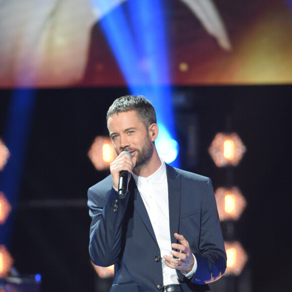 Exclusif - No Web - Emmanuel Moire - Enregistrement de l'émission "Bon anniversaire Line" à l'occasion des 90 ans de L.Renaud au Théâtre Bobino à Paris, qui sera diffusée le Mardi 3 juillet à 20h55 sur France 2. Le 25 juin 2018. À l’occasion des 90 ans de L.Renaud, S.Bern propose aux téléspectateurs de France 2 d’être les invités privilégiés de l’anniversaire de la star aux 75 années de carrière ! Pour cette soirée exceptionnelle, tous les artistes et amis de L.Renaud se réuniront autour d’elle pour célébrer l’événement en lui réservant dans le plus grand secret de nombreuses surprises. Dans un lieu emblématique de la carrière de L.Renaud, « Bon anniversaire Line » propose de vivre une soirée inoubliable à la mesure de la star aux multiples visages : chanteuse aux tubes inoubliables (« Ma cabane au Canada », « Etoile des neiges », « Copacabana », « Ma p’tite folie »…), meneuse de revues de légende en France et à Las Vegas, grande comédienne de théâtre (« Fugueuses », « Folle Amanda », « Harold et Maude »), immense actrice au cinéma et à la télévision (« Bienvenue chez les Chti ‘s », « Ripoux contre Ripoux », « Dix pour cent », « La Ch’tite famille »), femme engagée… Pendant toute la soirée, ses proches et des artistes issus de toutes les générations se succèderont sur scène pour lui offrir une fête inoubliable : des chansons en duo ou en solo, des sketches inédits, des happenings. De nombreuses images d’archives nous feront revivre les grands moments de la célèbre « Demoiselle d’Armentières ». © Coadic Guirec / Bestimage  No Web - No Blog pour Suisse et Belgique 