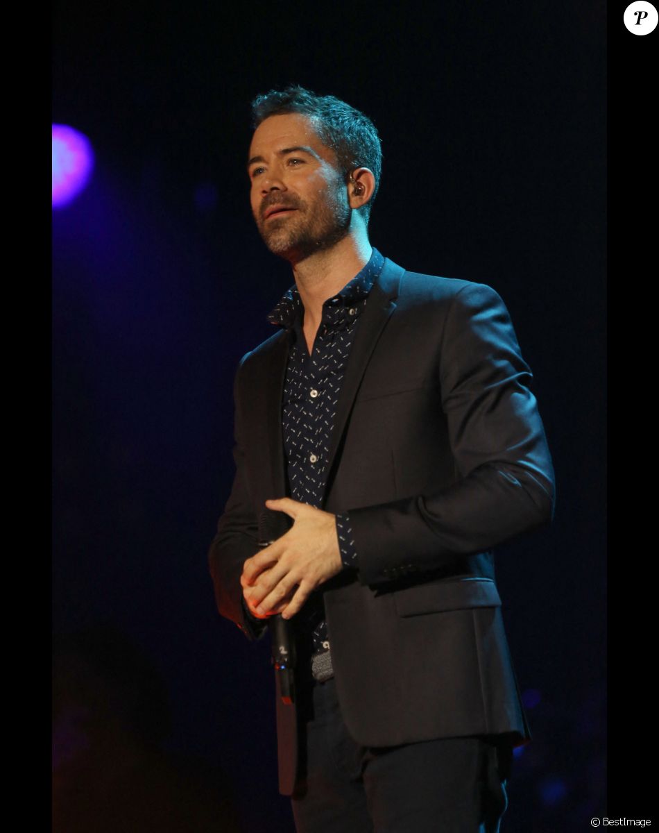 Exclusif - No Web No Blog - Emmanuel Moire - Scène - Enregistrement de l'émission "Tout le monde chante contre le cancer...10 ans" au Zénith à Paris, qui sera diffusée sur W9 le 16 décembre. Le 1er décembre 2015 © Gorassini-Guizard / Bestimage No Web No Blog pour Belgique et Suisse