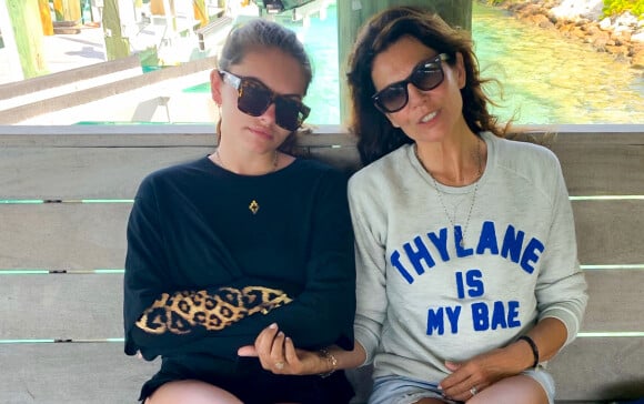 Thylane Blondeau et sa mère Véronika Loubry pendant leurs vacances en famille pour fêter les 18 ans de Thylane sur l'île de Staniel Cay, aux Bahamas, le 5 avril 2019.