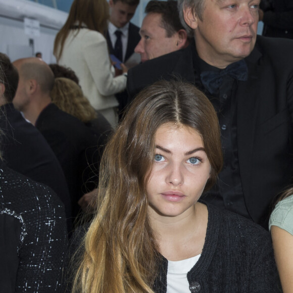 Annabelle Wallis, Thylane Blondeau et Alma Jodorowsky - Défilé "Chanel", collection prêt-à-porter printemps-été 2016, au Grand Palais à Paris. Le 6 Octobre 2015.