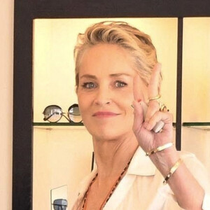 Exclusif - Sharon Stone fait du shopping chez Optometrix à Los Angeles, le 2 juillet 2021.