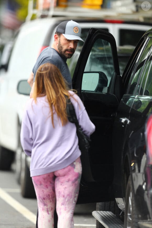 Ben Affleck a emmené les enfants de Jennifer Lopez, Emme et Maximilian, faire du shopping dans Les Hamptons. Le 6 juillet 2021.