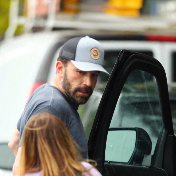 Ben Affleck a emmené les enfants de Jennifer Lopez, Emme et Maximilian, faire du shopping dans Les Hamptons. Le 6 juillet 2021.