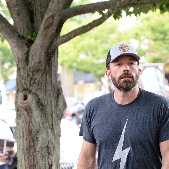 Ben Affleck a emmené les enfants de Jennifer Lopez, Emme et Maximilian, faire du shopping dans Les Hamptons. Le 6 juillet 2021.