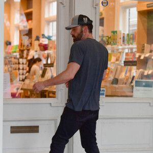 Ben Affleck a emmené les enfants de Jennifer Lopez, Emme et Maximilian, faire du shopping dans Les Hamptons. Le 6 juillet 2021.